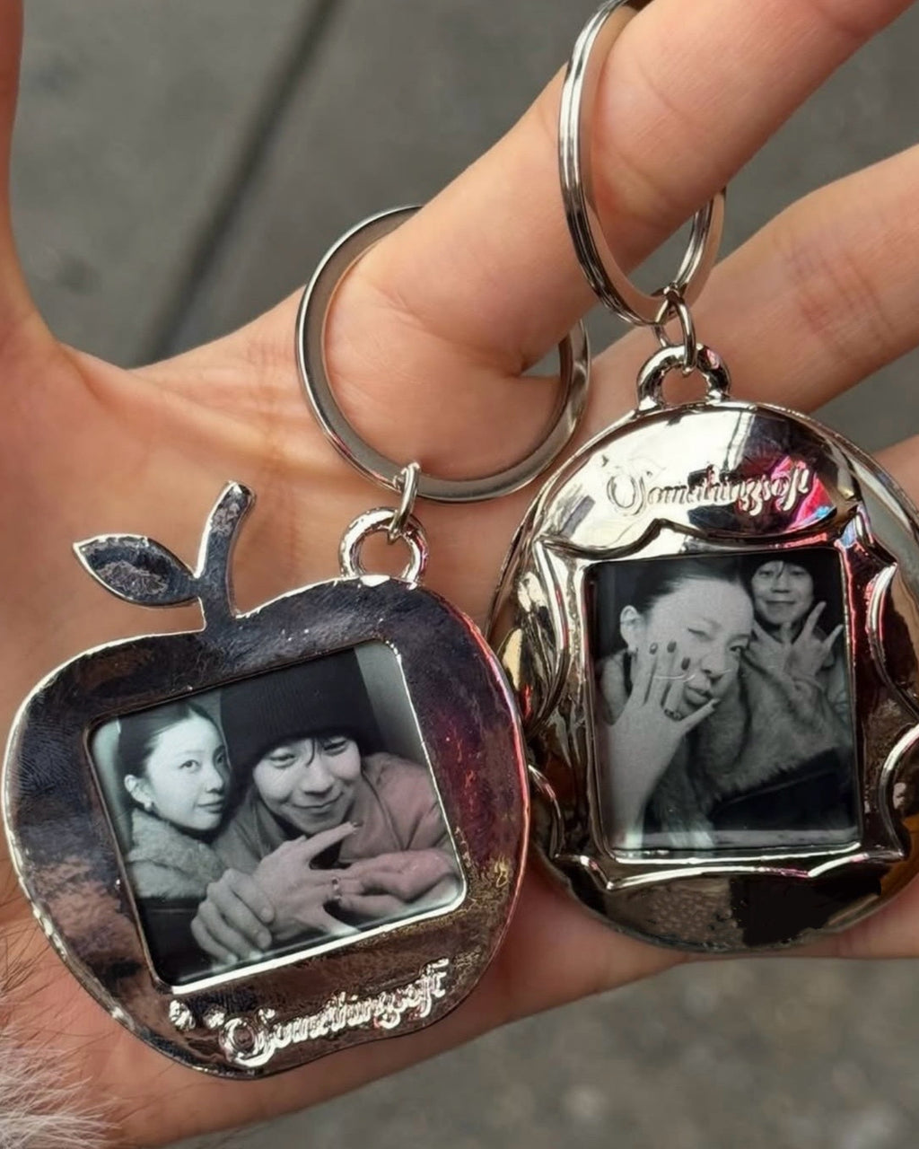 APPLE PHOTO KEYCHAIN