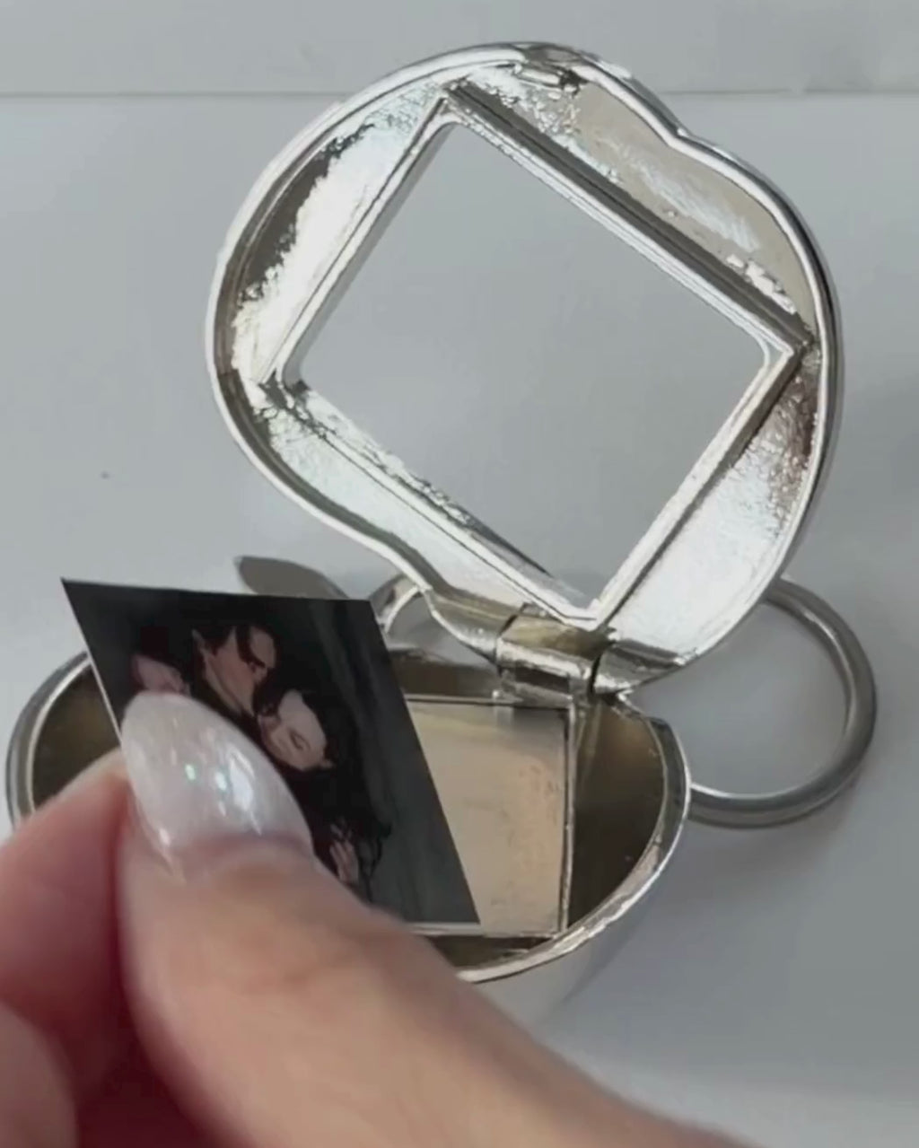 APPLE PHOTO KEYCHAIN