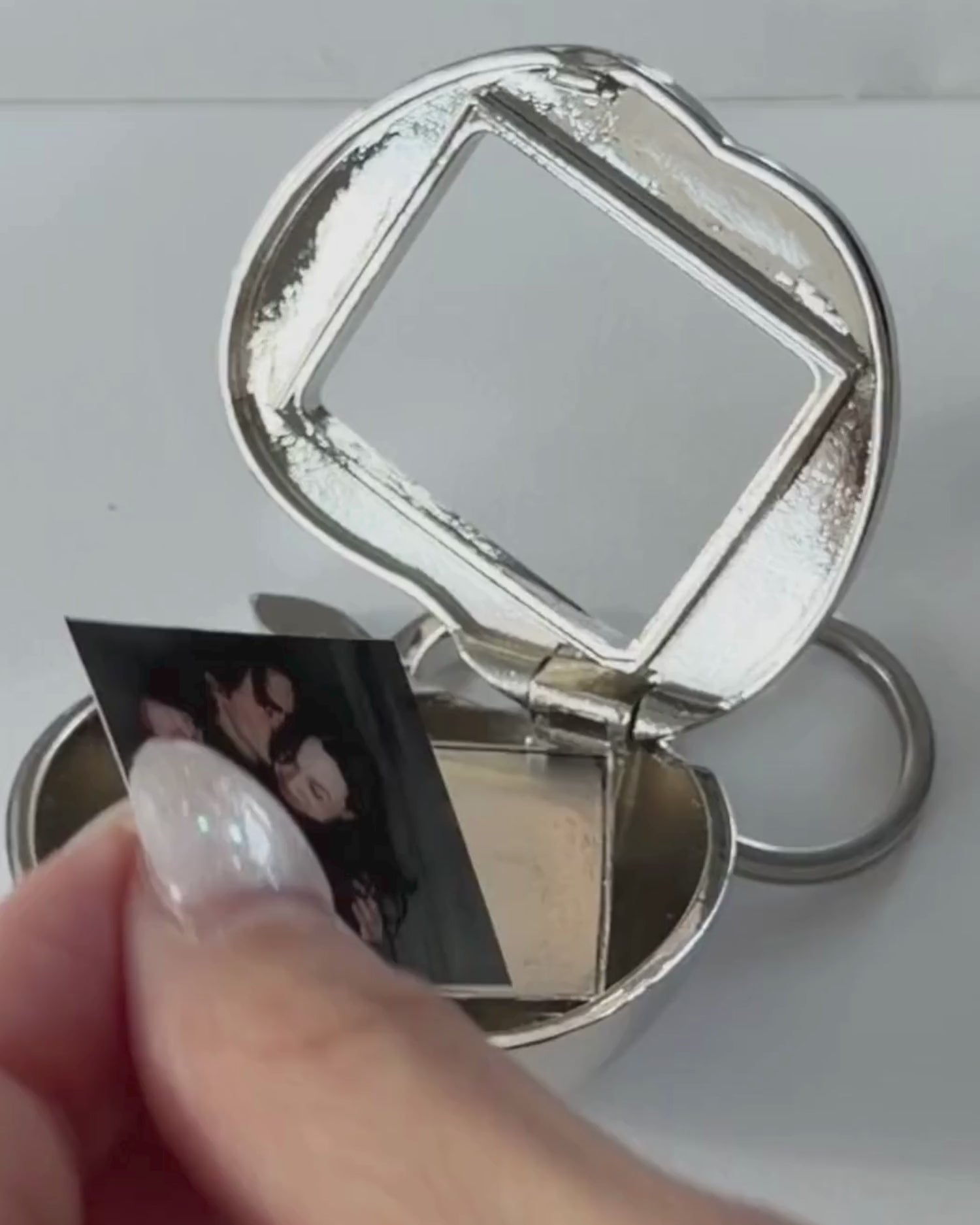 APPLE PHOTO KEYCHAIN